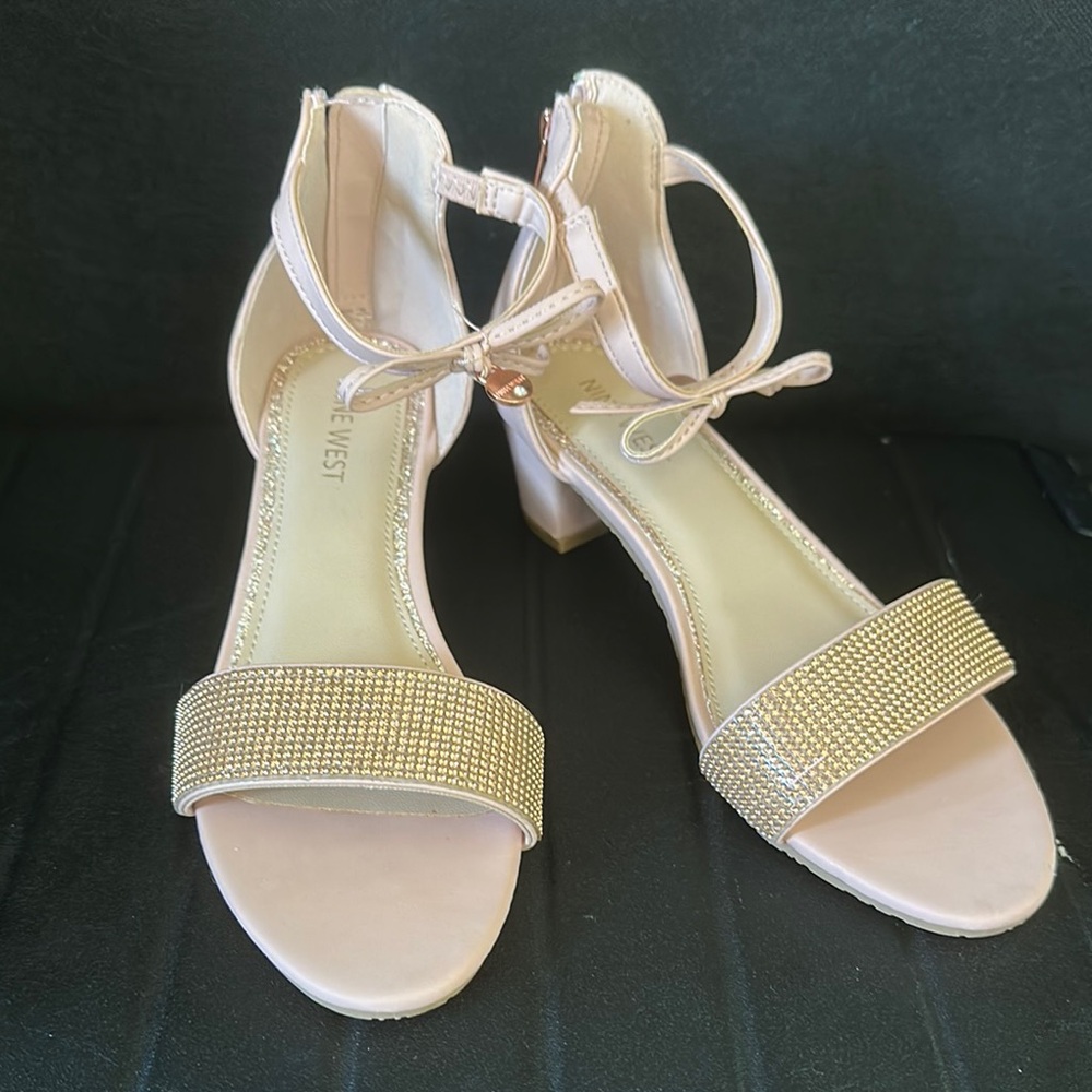 Girl’s Nine West Women's Gold and Cream Heeled Sandals size girls 3